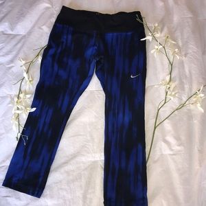 Nike Printed Cropped Leggings